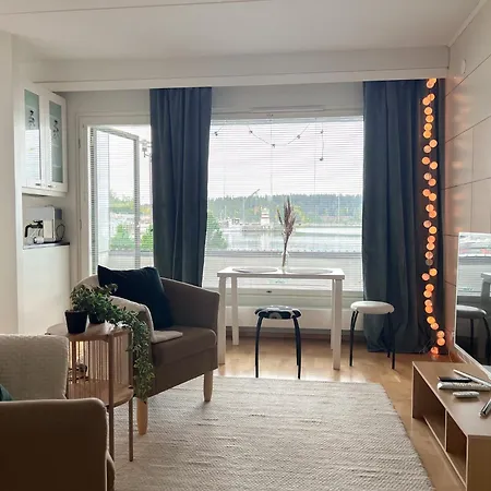 Kaksio Jaervinaekymaellae Ja Saunalla Lahden Satamasta 아파트 라티
