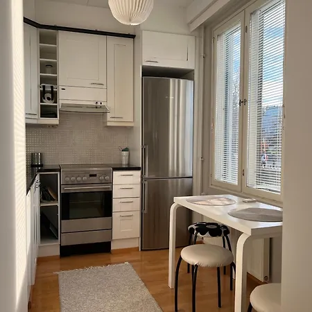 Kaksio Jaervinaekymaellae Ja Saunalla Lahden Satamasta