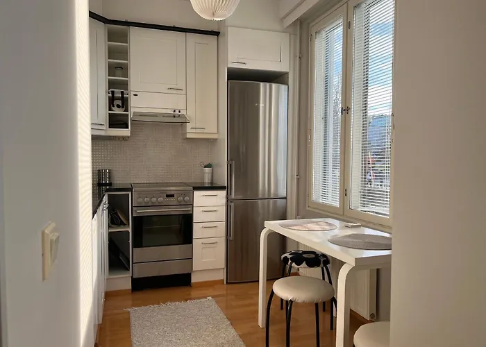 Kaksio Jaervinaekymaellae Ja Saunalla Lahden Satamasta